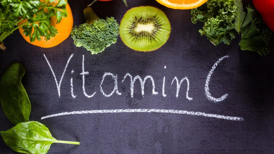 Vitamín C – dobrodinec, který může způsobit průjem a křeče